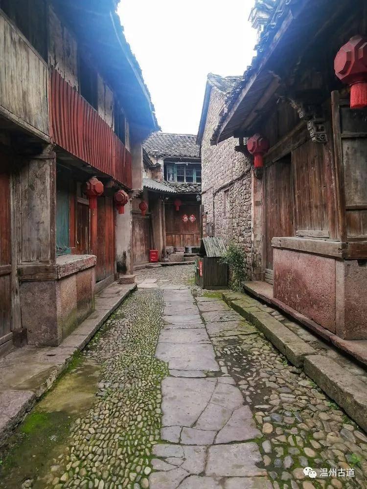小蓝球向上跳